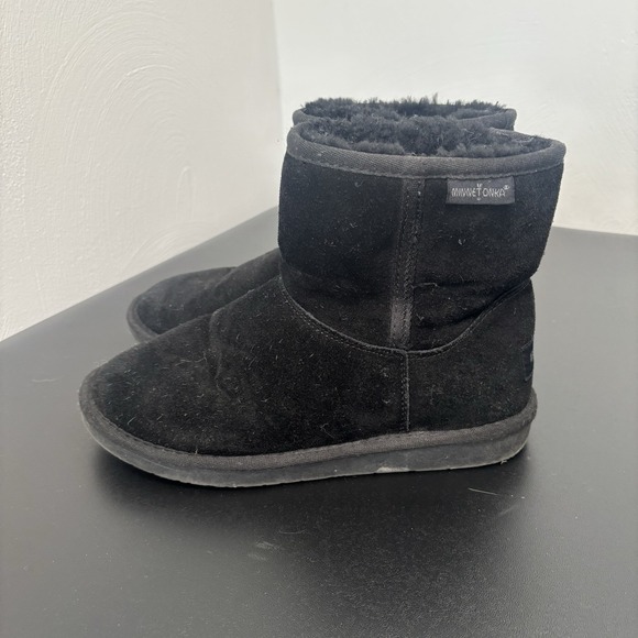 Minnetonka Women's Black Leather Sheepskin Ankle Boots Winter 85580 Size 7 - Picture 1 of 7